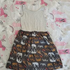 Girl zoo animals dress size 6/7 Gap.